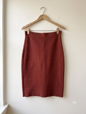 ROMEO AND JULIET Classic Ribbed Pencil Skirt in Rust Orange